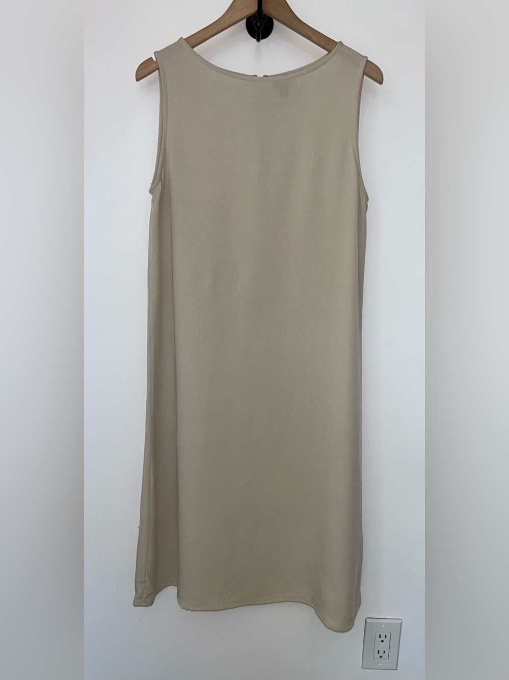 Eileen Fisher 100% silk Minimal Sleeveless Shift dress taupe size medium